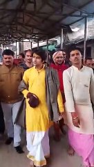 बागेश्वर धाम सरकार चित्रकूट कामदगिरि भगवान की परिक्रमा लगाते हुए प्रसन्न मुद्रा में जय श्री राम जय
