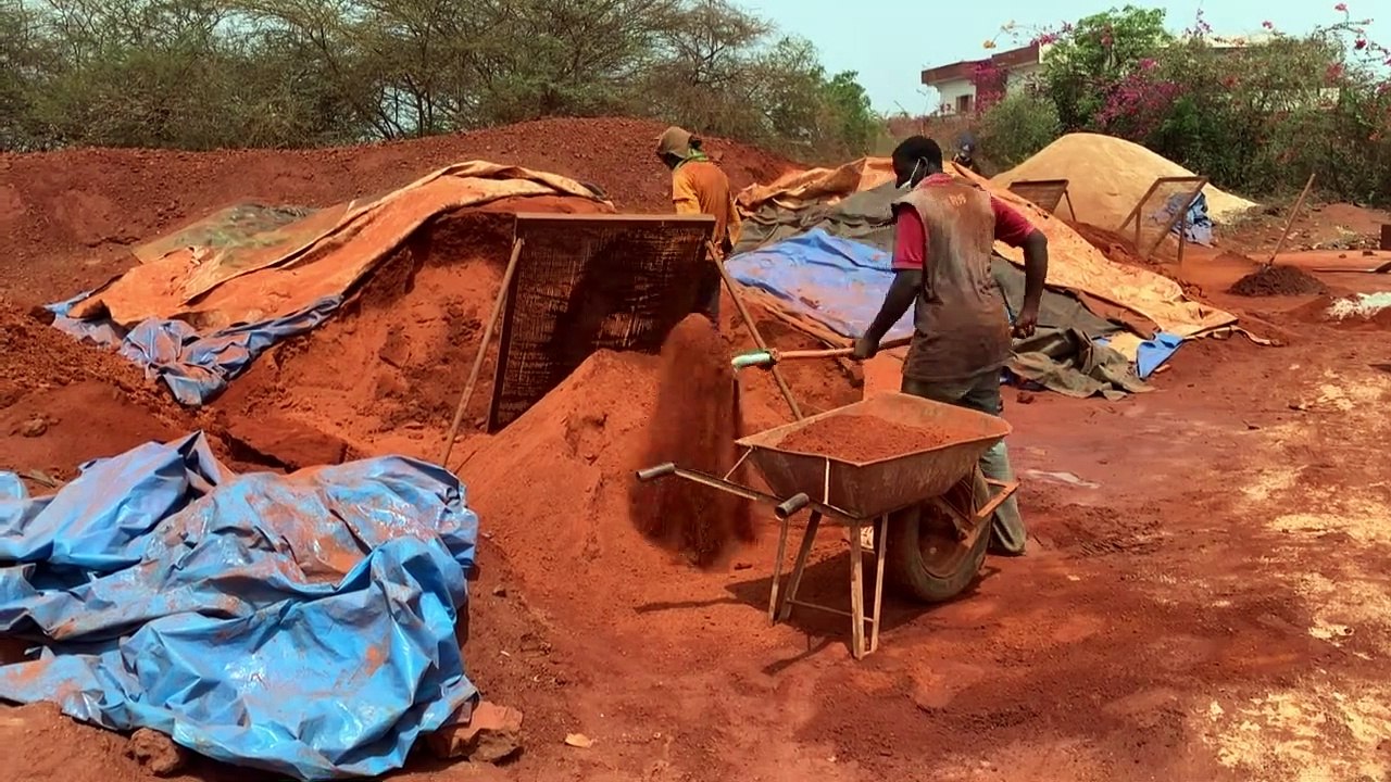 Sénégal: des briques en terre crue en alternative au béton pour mieux résister à la chaleur