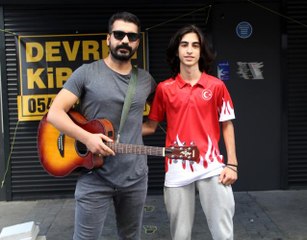 (Özel haber) Fedakar antrenör, sporcusunun masrafları için gitarını alıp sokağa koştu