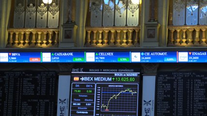 La bolsa española cae un 0,10 % pone en peligro cerrar el mes en los 8.900 puntos