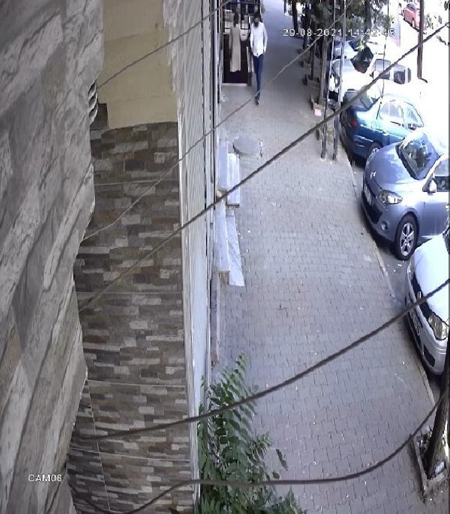 SULTANGAZİ'DE HIRSIZLIK İDDİASI; ESNAF, HIRSIZL...
