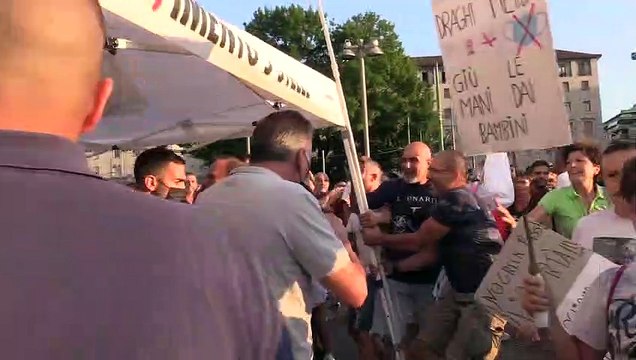 No Green Pass, senatore M5s dopo attacco a gazebo: Forze dell'ordine se ne sono andate