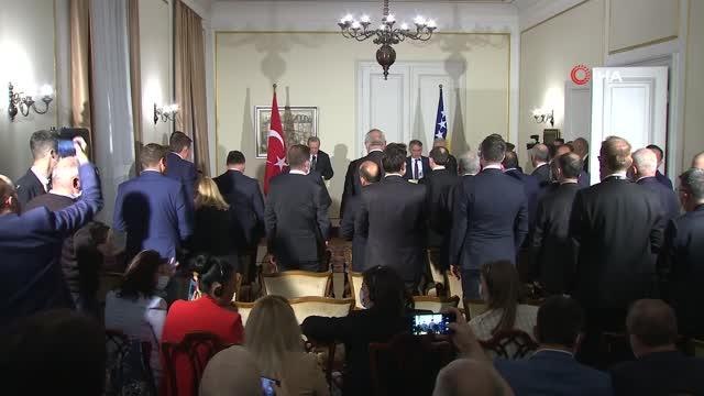 Son dakika haberi... Cumhurbaşkanı Recep Tayyip Erdoğan, Bosna Hersek Devlet Başkanlığı Konseyi üyeleriyle gerçekleştirdiği basın toplantısında, Az önce aldığım...