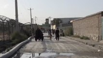 كاميرا الجزيرة تتجول في محيط البوابة الشرقية لمطار كابل