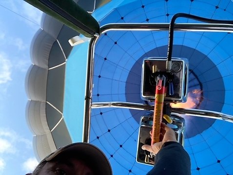 Vol en montgolfière au dessus des volcans d'Auvergne avec Montgolfière & Volcans