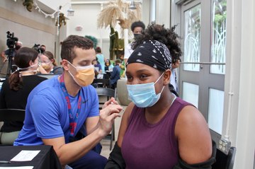 US Health Officials Consider Moving Up COVID-19 Booster Shot Timeline to 5 Months