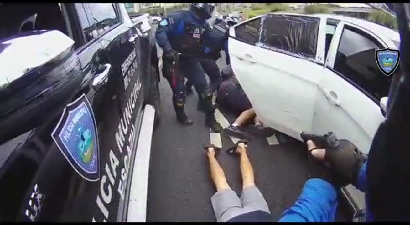 ext-Persecución policial termina con tres detenidos-270821