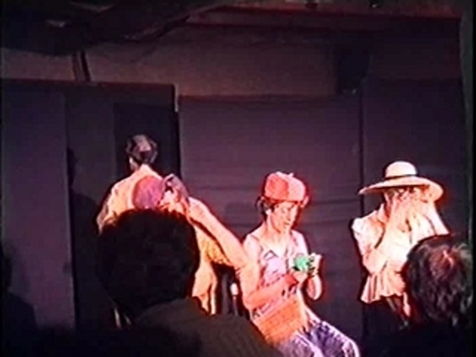 Les droles de dames sketch theatre derriere la porte