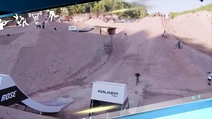 [스포츠영상] 산악 자전거 선수의 '프론트 플립 힙 클리커'