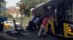 İETT Otobüsü yolda asılı kaldı, vatandaşlar kurtarmak için seferber oldu
