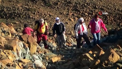 Eskiden ok atılıyordu şimdi silah... 8 asırlık gelenek 2300 metrelik zirvede yaşatıldı