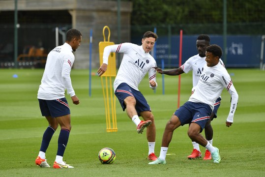 Replay : 15 minutes d'entraînement avant Stade de Reims - Paris Saint-Germain