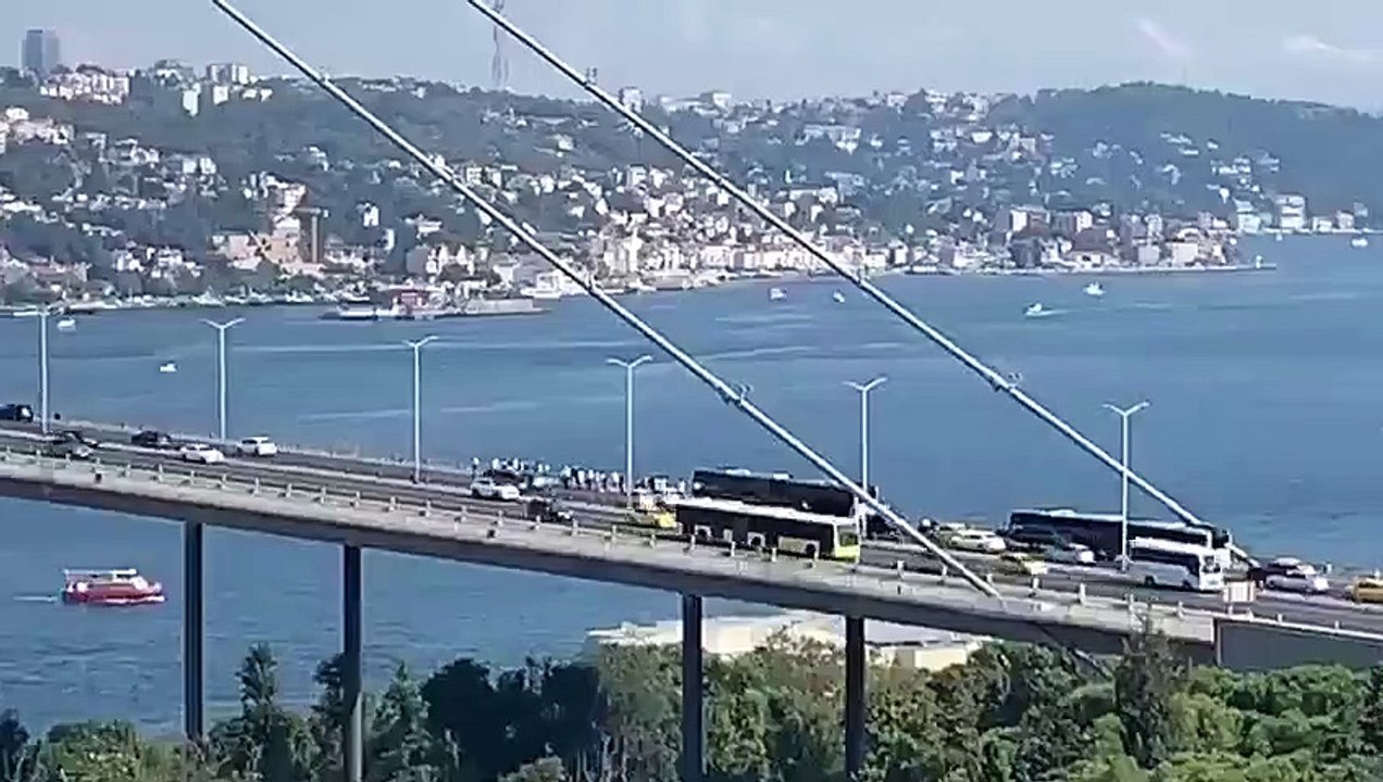 İmamoğlu iş bilmezliği! Onlarca kişi köprüyü yürüyerek geçmek zorunda kaldı