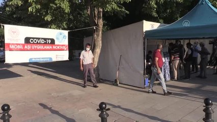 Erzincan Sağlık Müdürü Hirik, 16 yaşındaki oğluna Kovid-19 aşısı yaparak gençlere çağırı yaptı