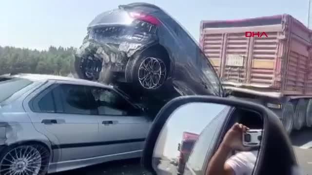 Son dakika: TEM OTOYOLUNDA ZİNCİRLEME KAZA
