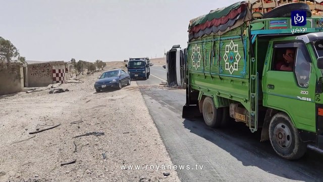 انقلاب صهريج محروقات على الطريق الصحراوي