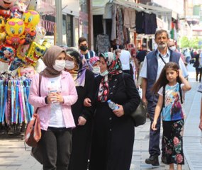 NÜFUSA ORANLA EN FAZLA VAKANIN OLDUĞU RİZE'DE MASKE KURALINA UYULMUYOR