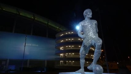 Man City - Les statues de Kompany et David Silva dévoilées