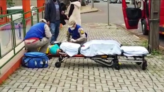 Motociclista fica ferido após sofrer queda na Rua Recife, no Centro