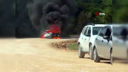 Gezmeye geldikleri yaylada otomobilleri alev alev yandı