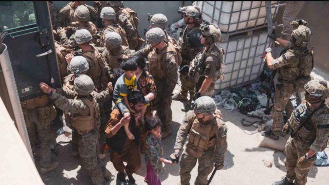 Video: Chaos and panic after firing at Kabul airport