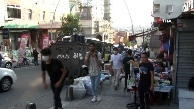 Sultangazi’de polis ekipleri tarafından “şok uygulama” yapıldı