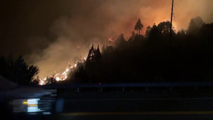 Un vaste feu de forêt menace le lac Tahoe envahi par des fumées toxiques