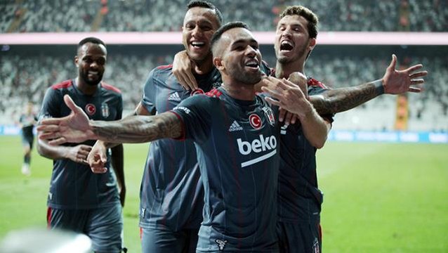 Yeni transfer Alex Teixeira müthiş başladı! Beşiktaş, sahasında Fatih Karagümrük'ü 1-0 mağlup etti