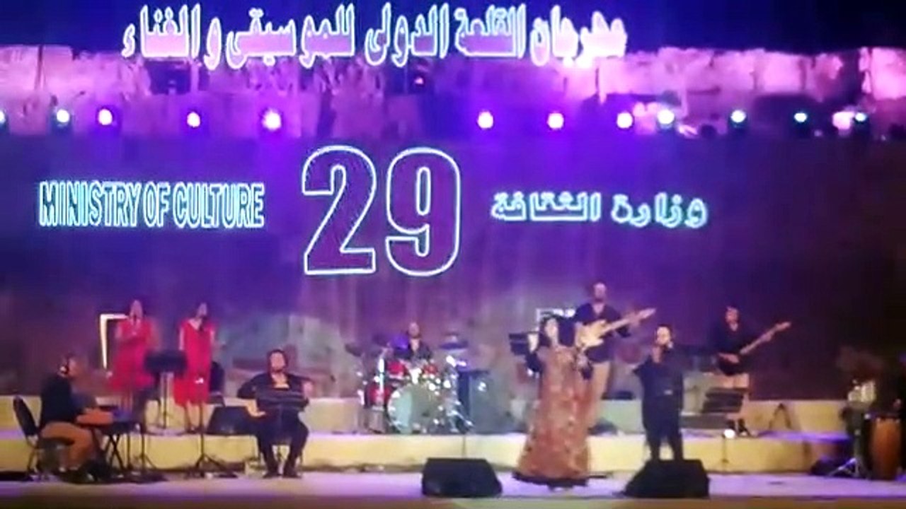 نسمة محجوب تبدأ حفل محكى القلعة بأغنية "يا محروسة"