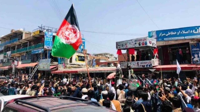 People protesting on streets to open banks in Afghanistan