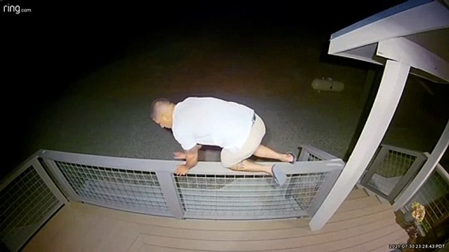 Patriotic Guest Goes Above and Beyond to Untangle Flag