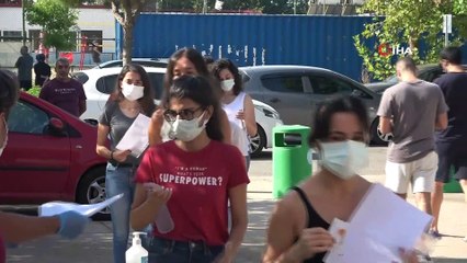 YÖKDİL, sınavında gelenek değişmedi, öğrenciler koşarak salona geldi