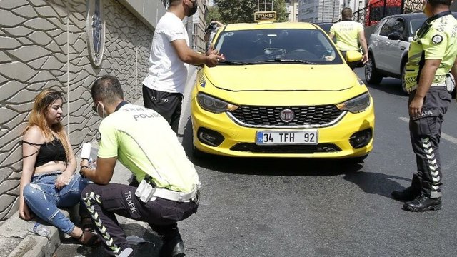 Taksiciyle kavga eden kadın turist sinir krizi geçirdi