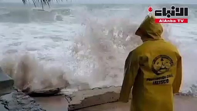 الإعصار نورا يضرب المكسيك بعد أسبوع على مرور غريس