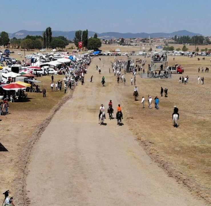Rahvan atlar 'Zafer'e koştu