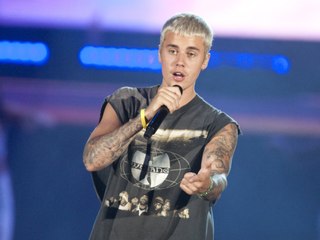 Video herunterladen: Spotify-Rekord: Diese Künstlerin stößt Justin Bieber vom Musik-Thron