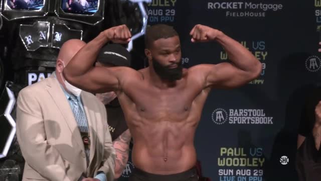 Jake Paul riles Tyron Woodley with weigh-in hat grab