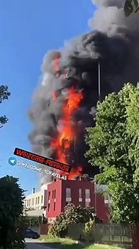Milano, maxi-incendio in un palazzo di via Antonini