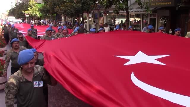 Son Dakika | BALIKESİR - Asker arkadaşlarının kurduğu Gökyüzü Kartalları Grubu , şehitler için yürüdü