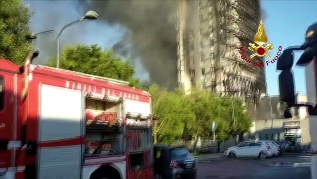 Incendio grattacielo Milano - Operazioni di spegnimento