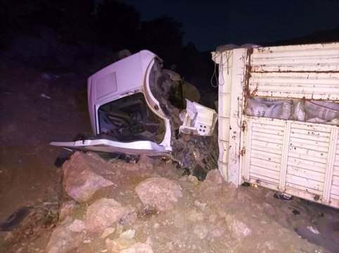 Kömür taşıyan kamyon takla attı: 2'si ağır 3 yaralı