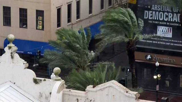 L'uragano Ida investe la Louisiana con venti a 240 km orari