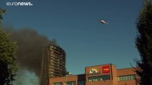 Incendio devasta un palazzo di 15 piani a Milano