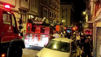 Yangın çıkan evde mahsur kalan anne ve kızı kurtarıldı