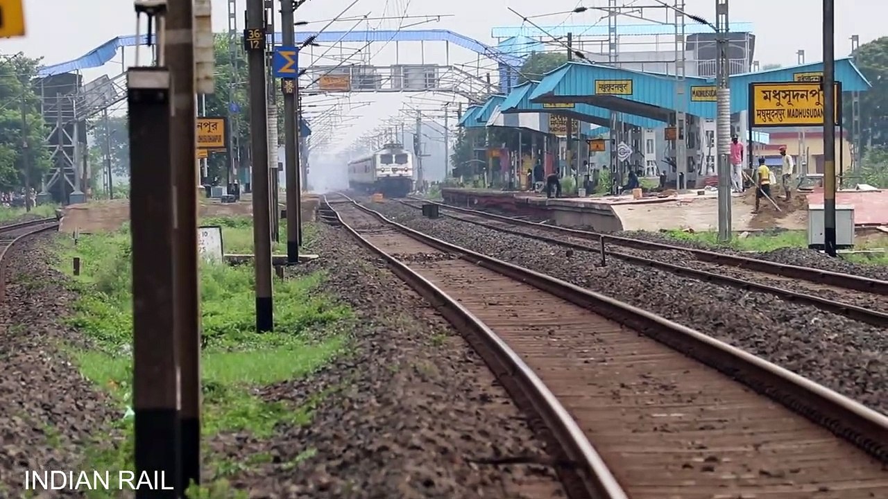 02357 - UP DURGIANA SF SPECIAL (KOAA-ASR) SPEEDING UP ITS SPEED & THRASHING THE STATION __ IR