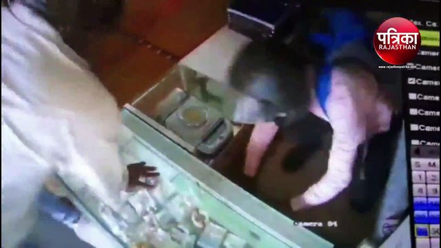 पहले पिस्टल दिखाकर जेवरात लूटे, फिर एसएचओ पर तानी पिस्टल, पुलिस के हत्थे चढ़े तीन लुटेरे