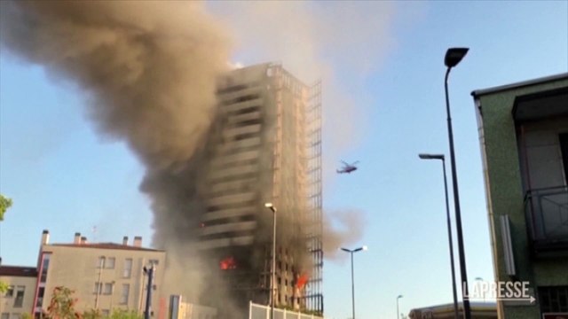 Пожар уничтожил многоэтажный жилой дом в Милане