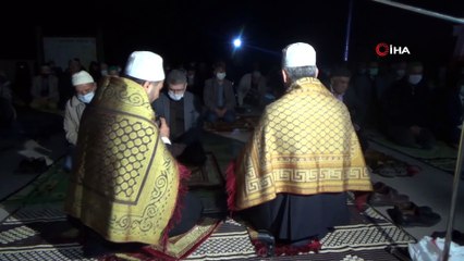 Zafer Treni yolcuları sabah namazını Kocatepe’de kıldı