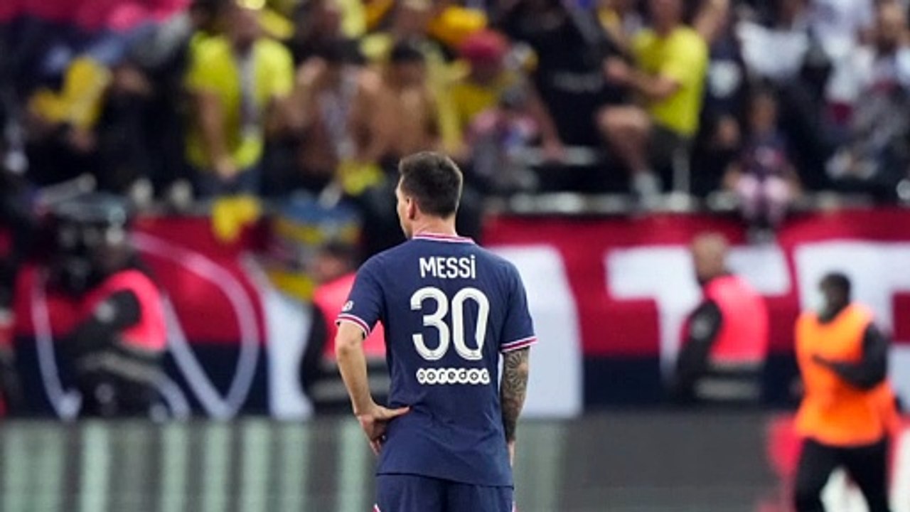 Lionel Messi ovationné dans le stade de Reims p...
