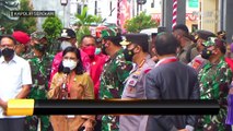 KAPOLRI SEPEKAN : Panglima TNI & Kapolri Tinjau Vaksinasi di GOR Waringin Kotaraja (3/3)